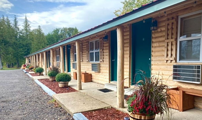 Moosewood Inn (Careys Motel & Cabins) - Web Listing (newer photo)